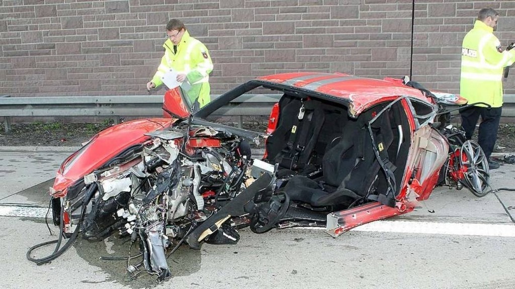 Ferrari-Autobahn-Crash-1[3].jpg