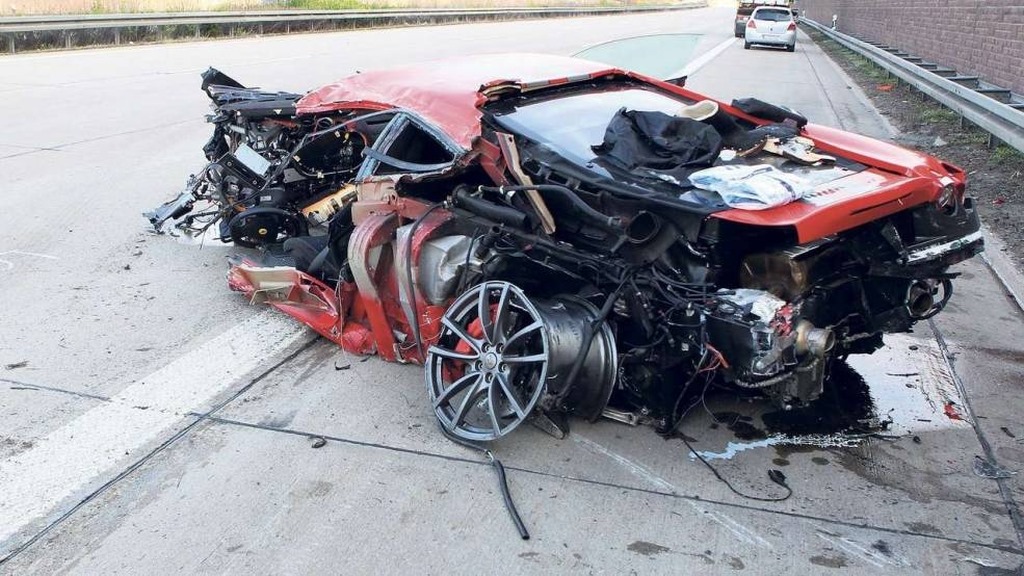Ferrari-Autobahn-Crash-2[3].jpg
