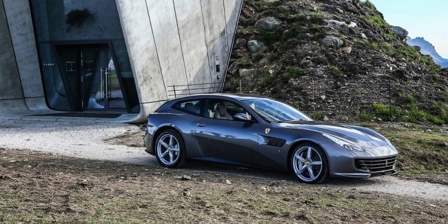 Ferrari GTC4 Lusso 