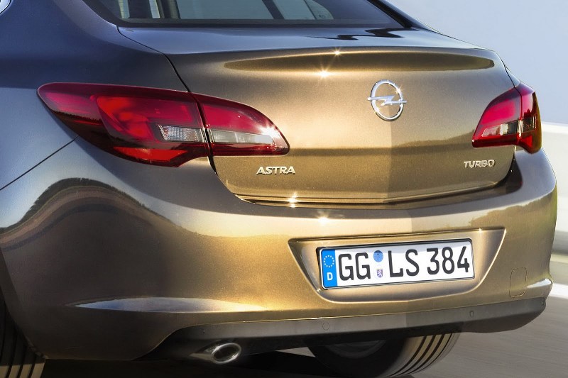Opel-Astra-Sedan_5.jpg