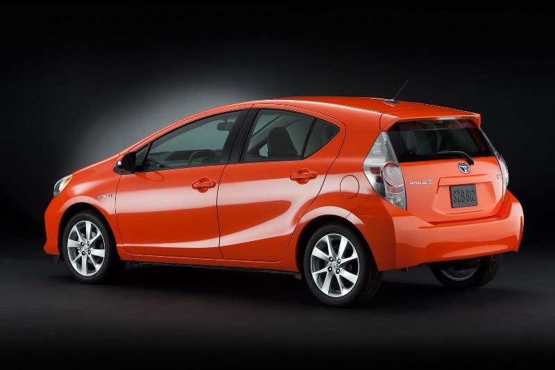 Toyota-Prius-C-Aqua-2.jpg