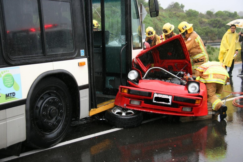 BusCarCrash.jpg BusCarCrash.jpg