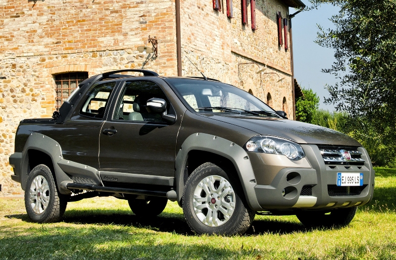 2012-Fiat-Strada-7.jpg