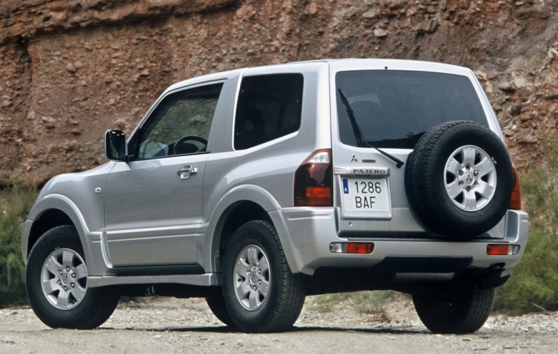 mitsubishi_pajero_03.jpg