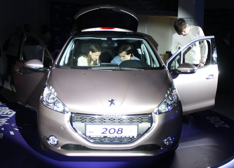 Peugeot_208_2.JPG