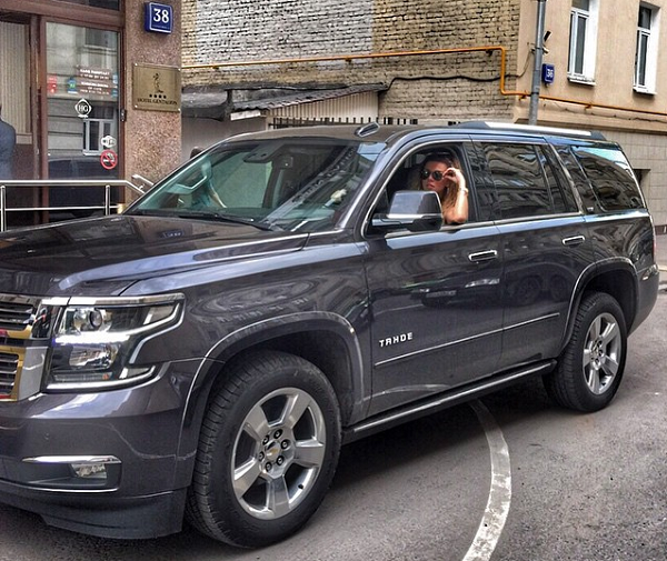 Анна Седокова и Chevrolet Tahoe