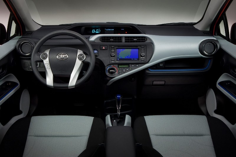 Toyota-Prius-C-Aqua-1.jpg