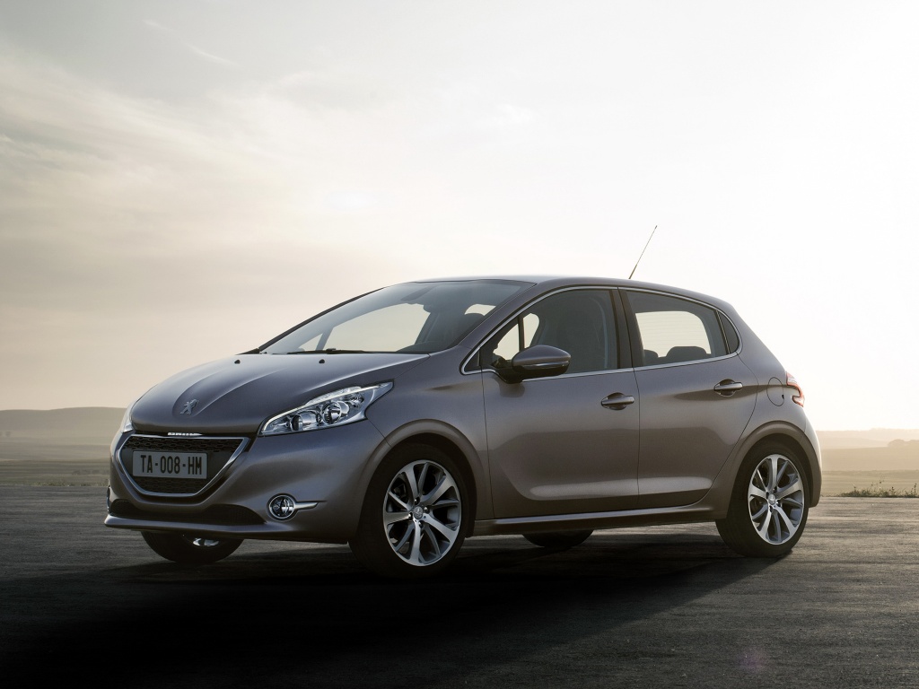 peugeot_208_5-door_2.jpg peugeot_208_5-door_2.jpg