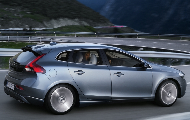 volvo_v40_02.jpg