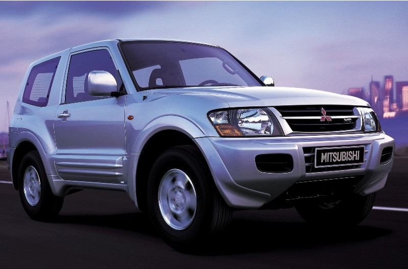 mitsubishi_pajero_02.jpg