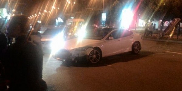 авария с Tesla Model S авария с Tesla Model S