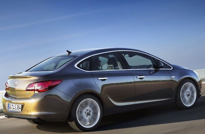 Opel-Astra-Sedan_2.jpg