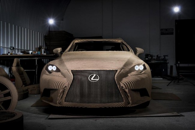 картонный Lexus IS