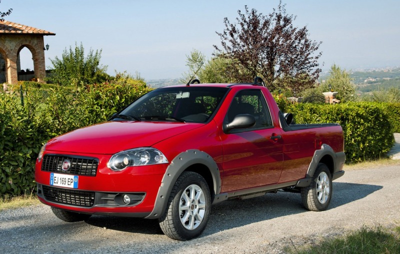 2012-Fiat-Strada-6[2].jpg