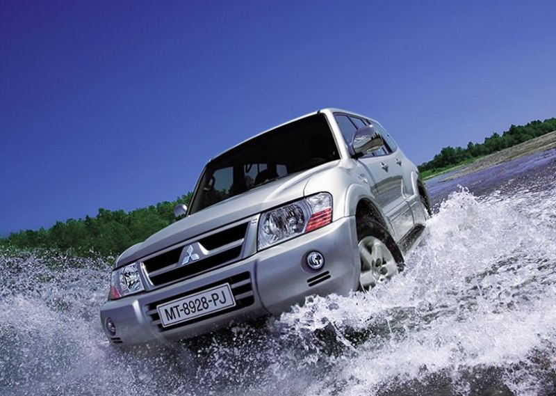 mitsubishi_pajero_07.jpg