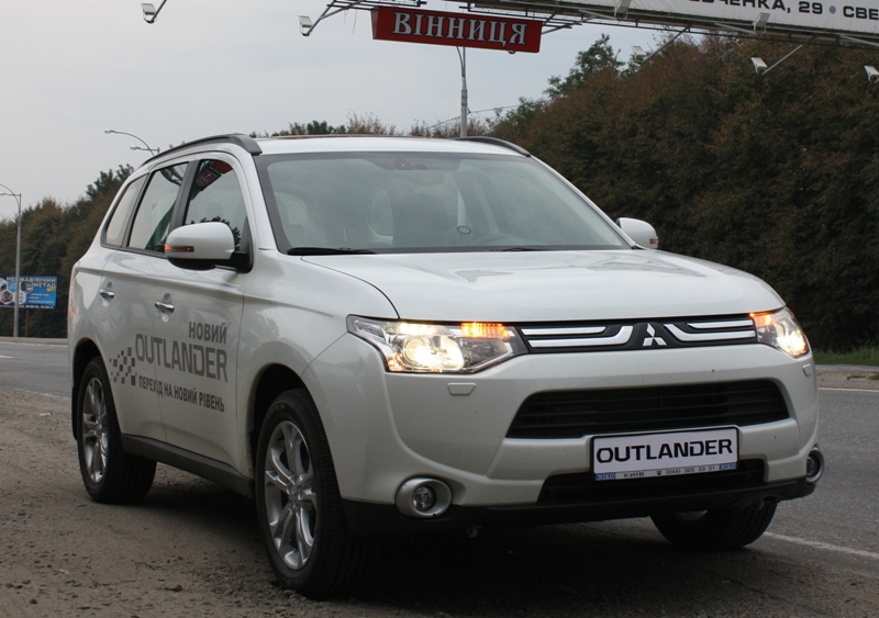 Mitsubishi_Outlander_11.JPG