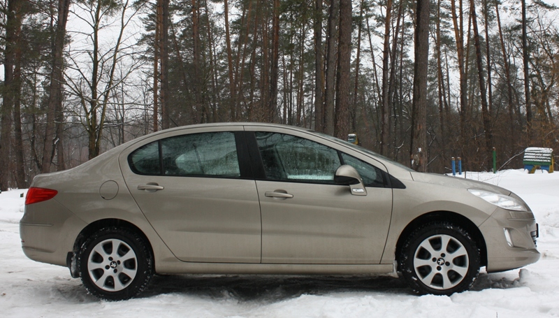 Peugeot_408_04.JPG