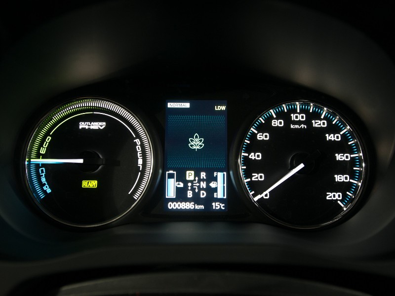 mitsubishi_outlander_phev_4.jpg mitsubishi_outlander_phev_4.jpg
