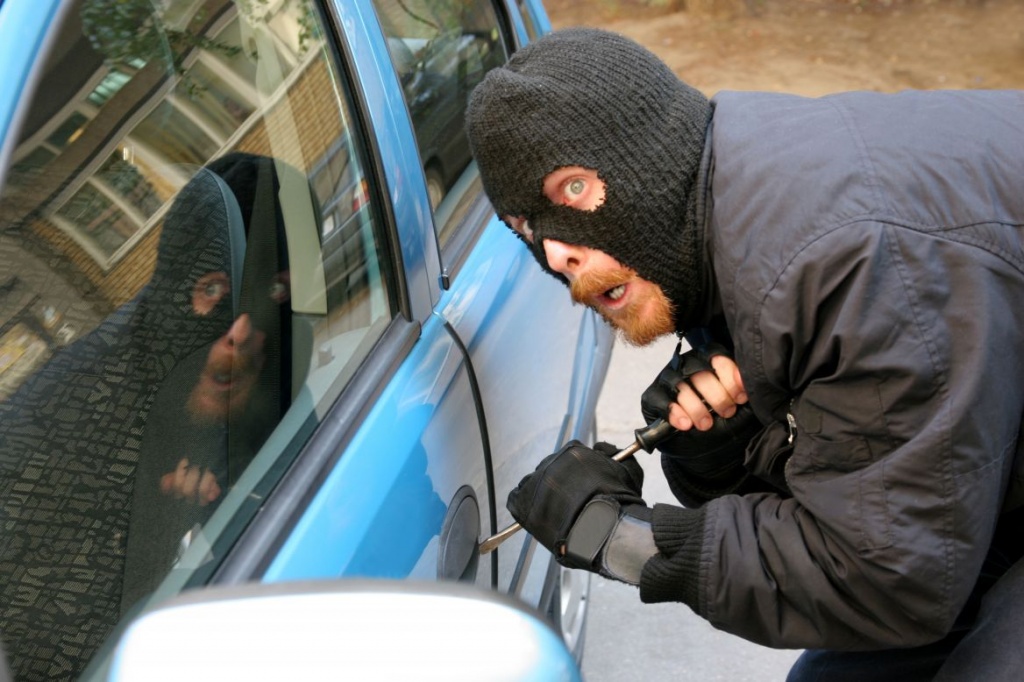car-thief-crime.jpg