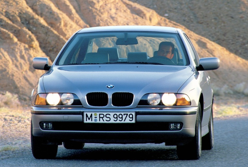 bmw_5_series_03.jpg