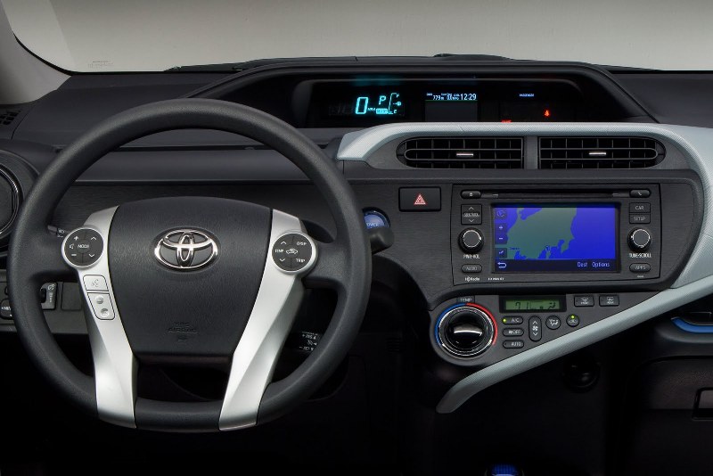 Toyota-Prius-C-Aqua-4.jpg