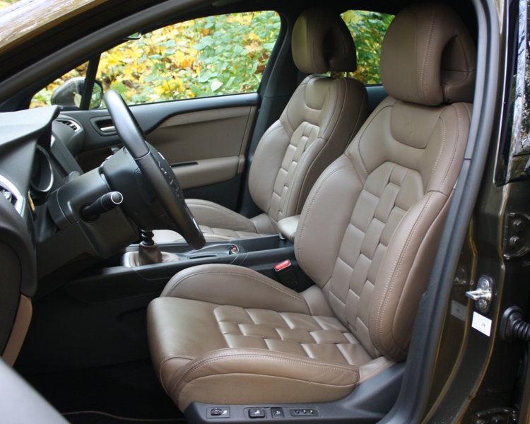 DS4_Interior_06.JPG