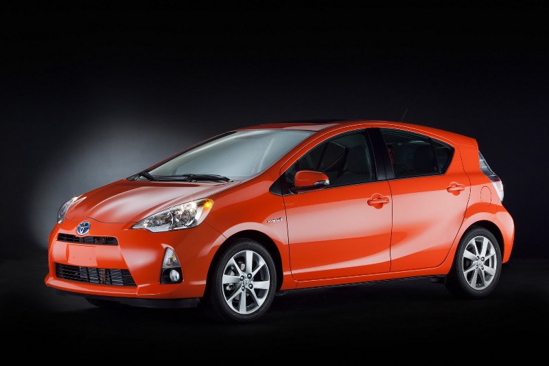 Toyota-Prius-C-Aqua-3.jpg