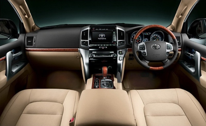 2012-Land-Cruiser-200_3.jpg