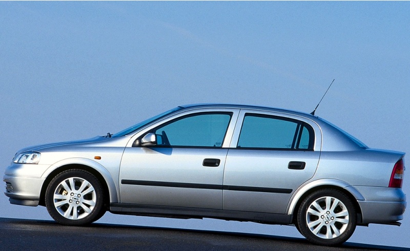 Opel-Astra-Sedan_8.jpg
