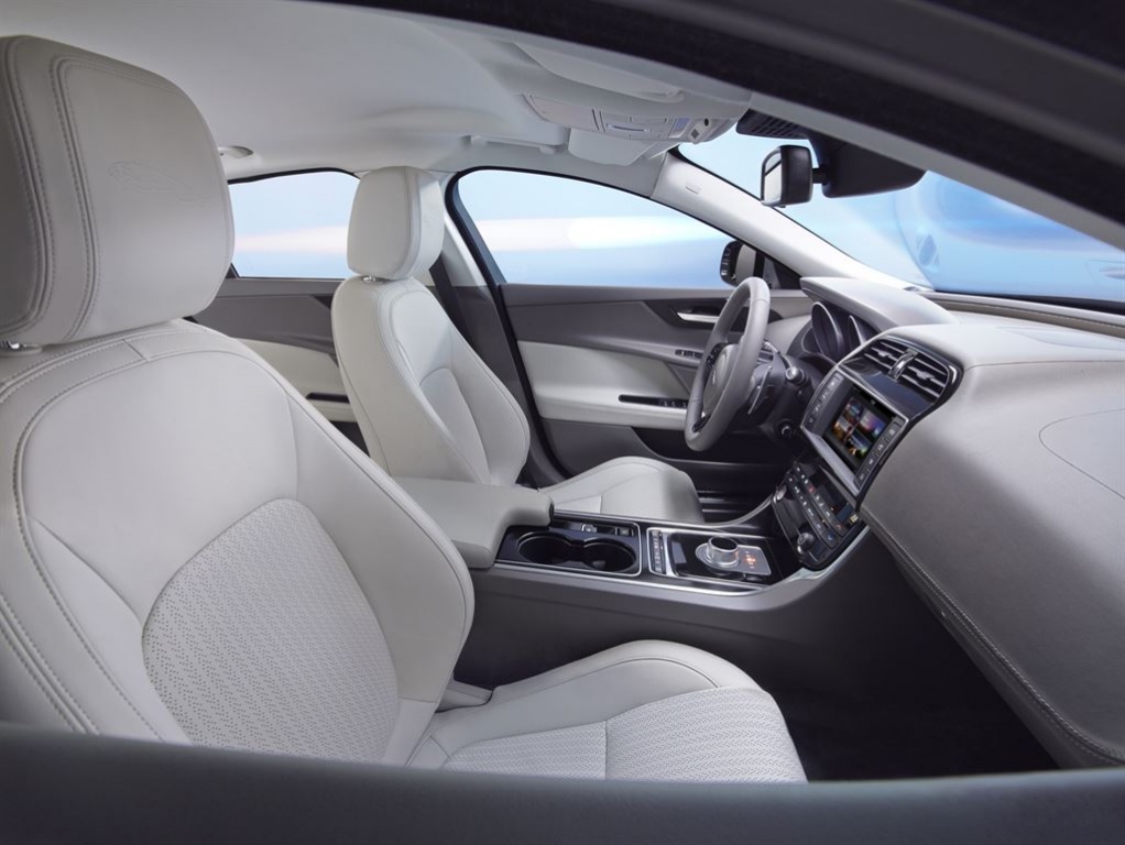 Jaguar XE Jaguar XE