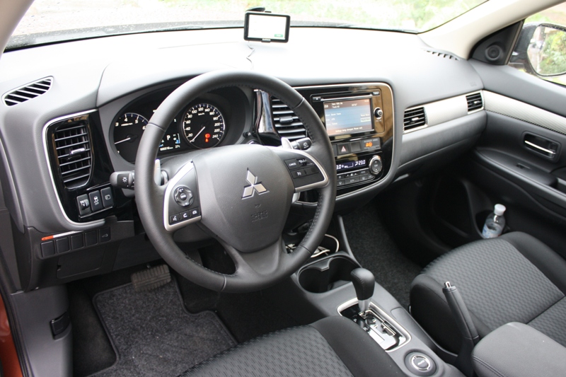 Mitsubishi_Outlander_06.JPG