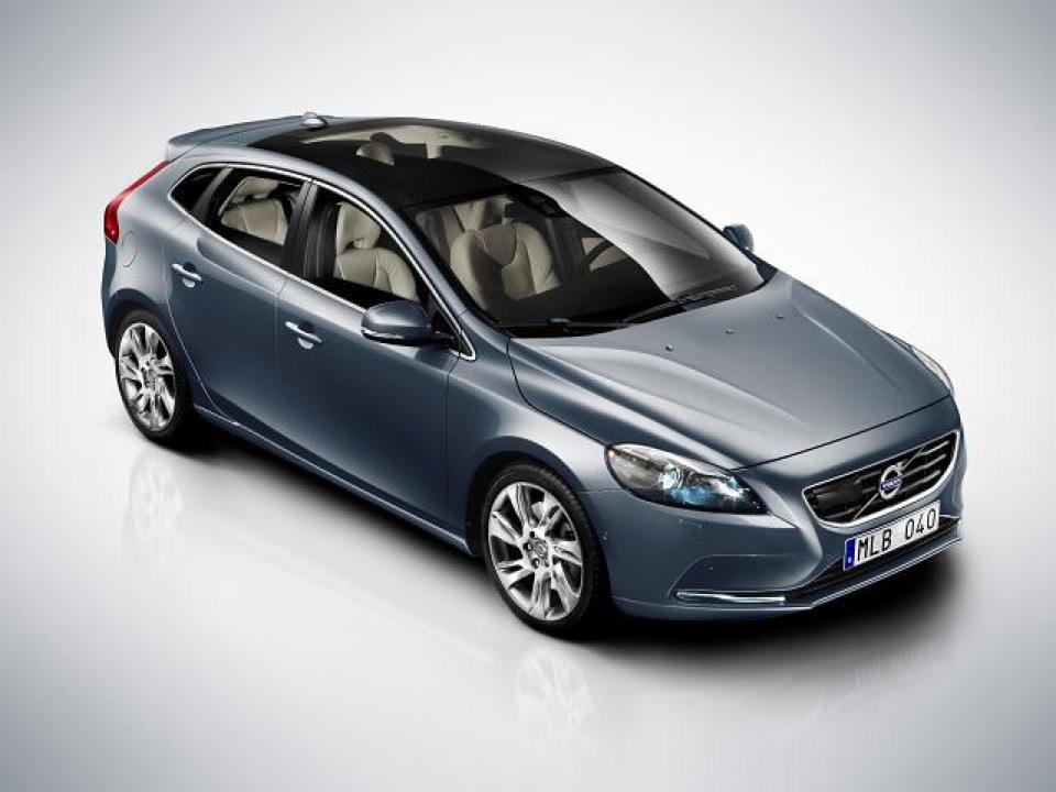 2013-Volvo-V40-2.jpg