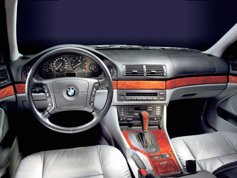 bmw_5_series_06.jpg